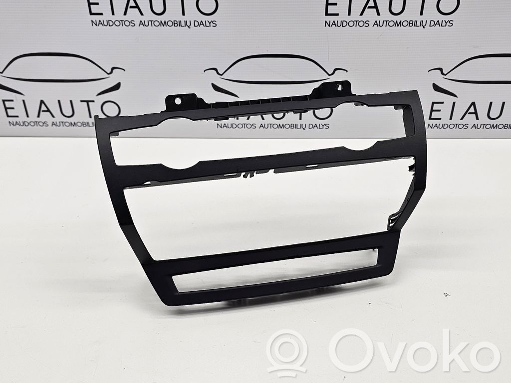 BMW X5 E70 Cadre, panneau d'unité radio / GPS 