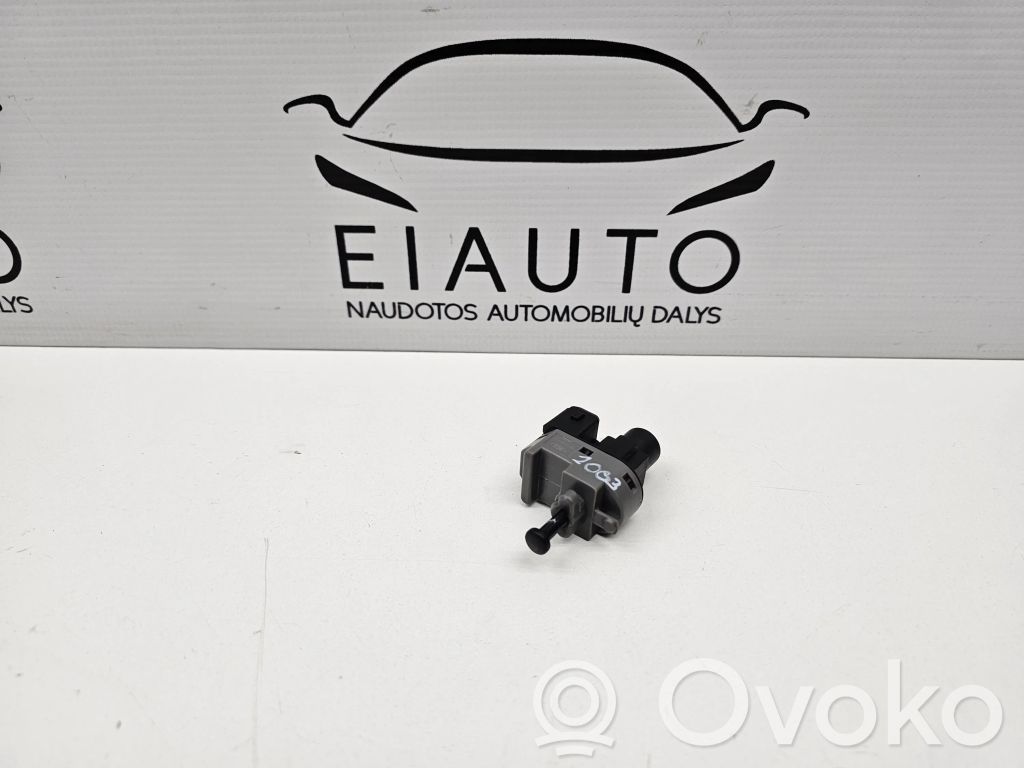 Ford Mondeo Mk III Brake pedal sensor switch 