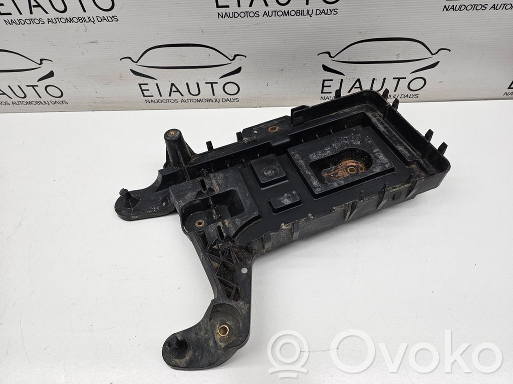 Volkswagen PASSAT B6 Battery tray 