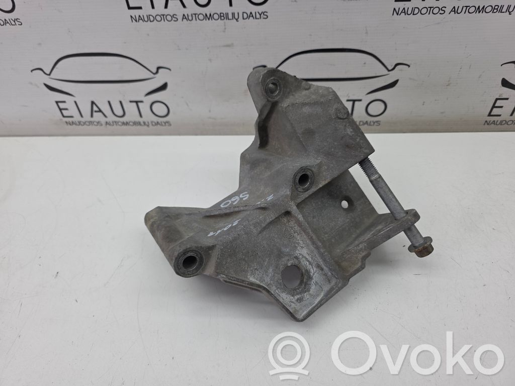 Volvo S60 Engine mounting bracket 