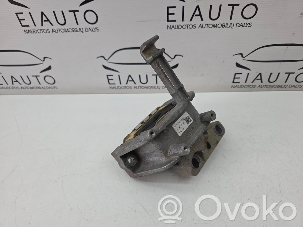 Volkswagen PASSAT B8 Engine mount bracket 