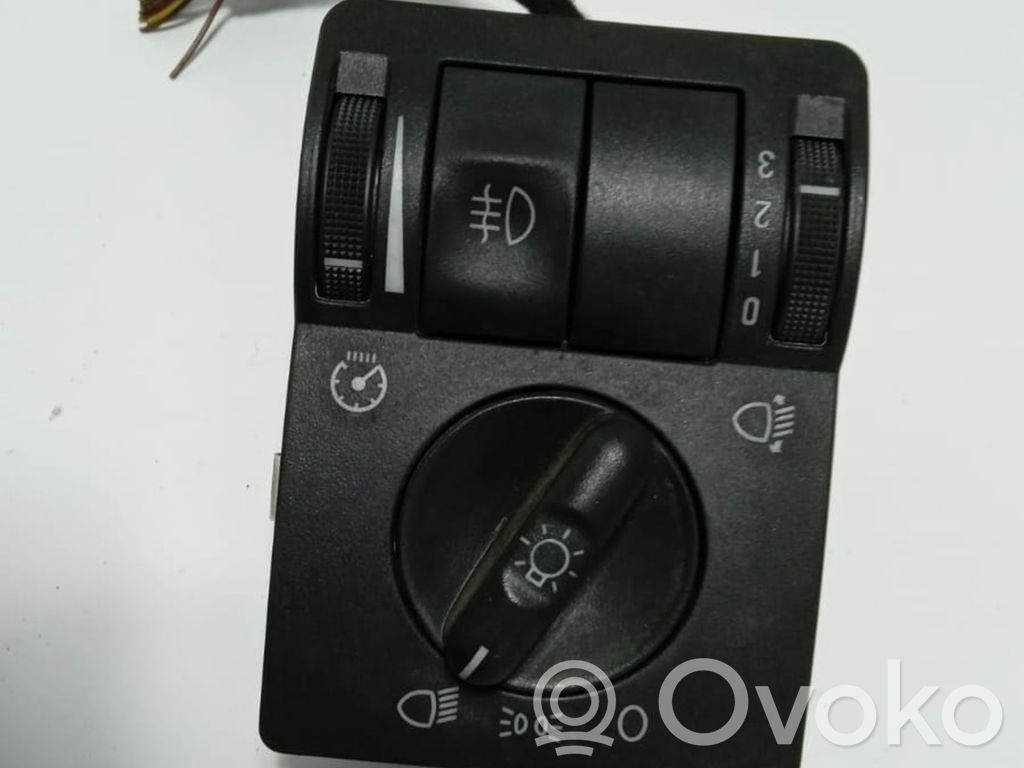 Light switch   9116613