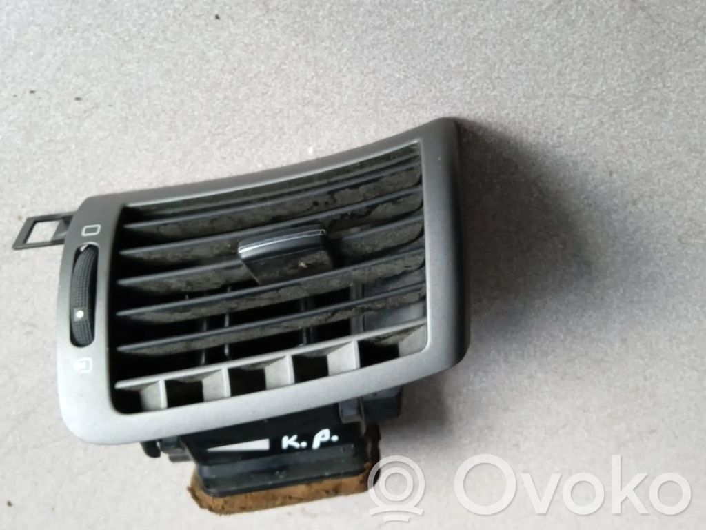 Peugeot 407 Šoninės oro grotelės 