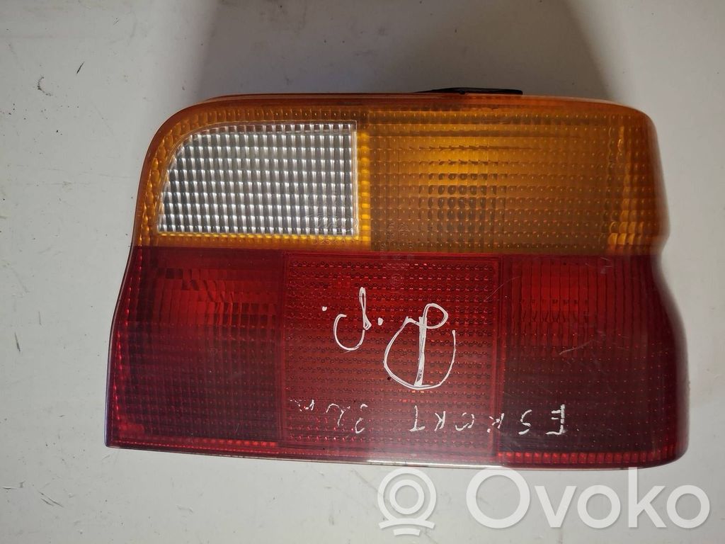 Ford Escort Aizmugurējais lukturis virsbūvē 