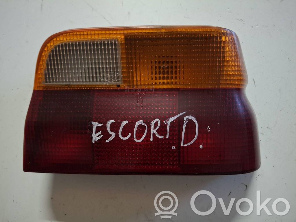 Ford Escort Aizmugurējais lukturis virsbūvē 