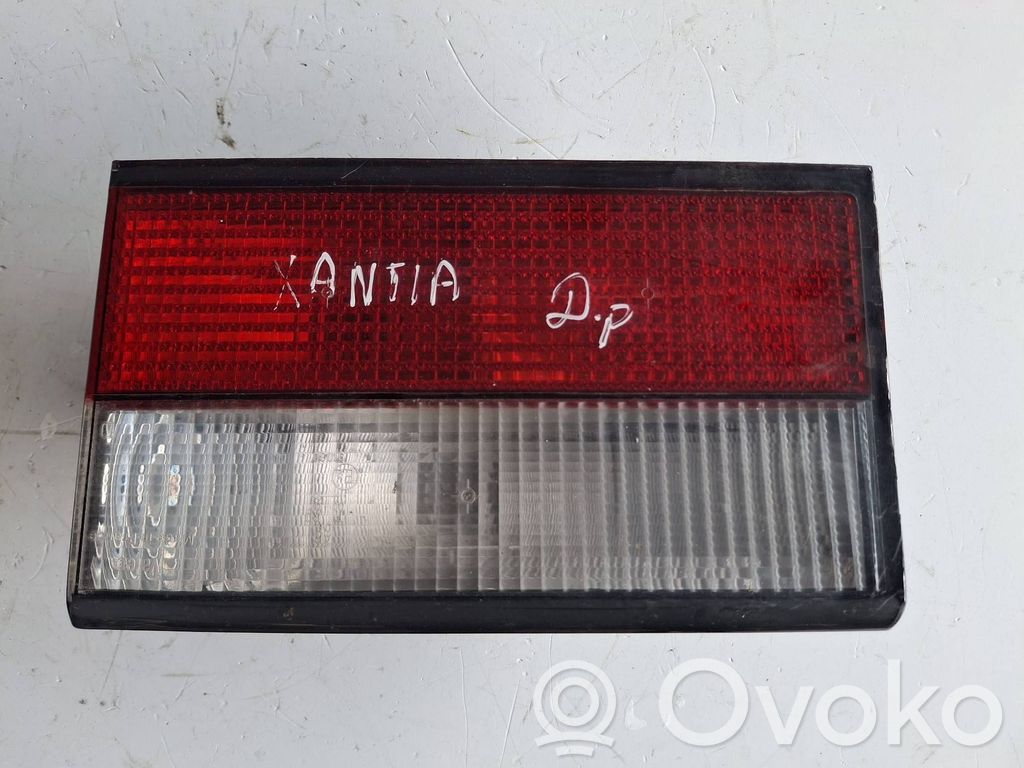 Lampy tylnej klapy bagażnika   22240234