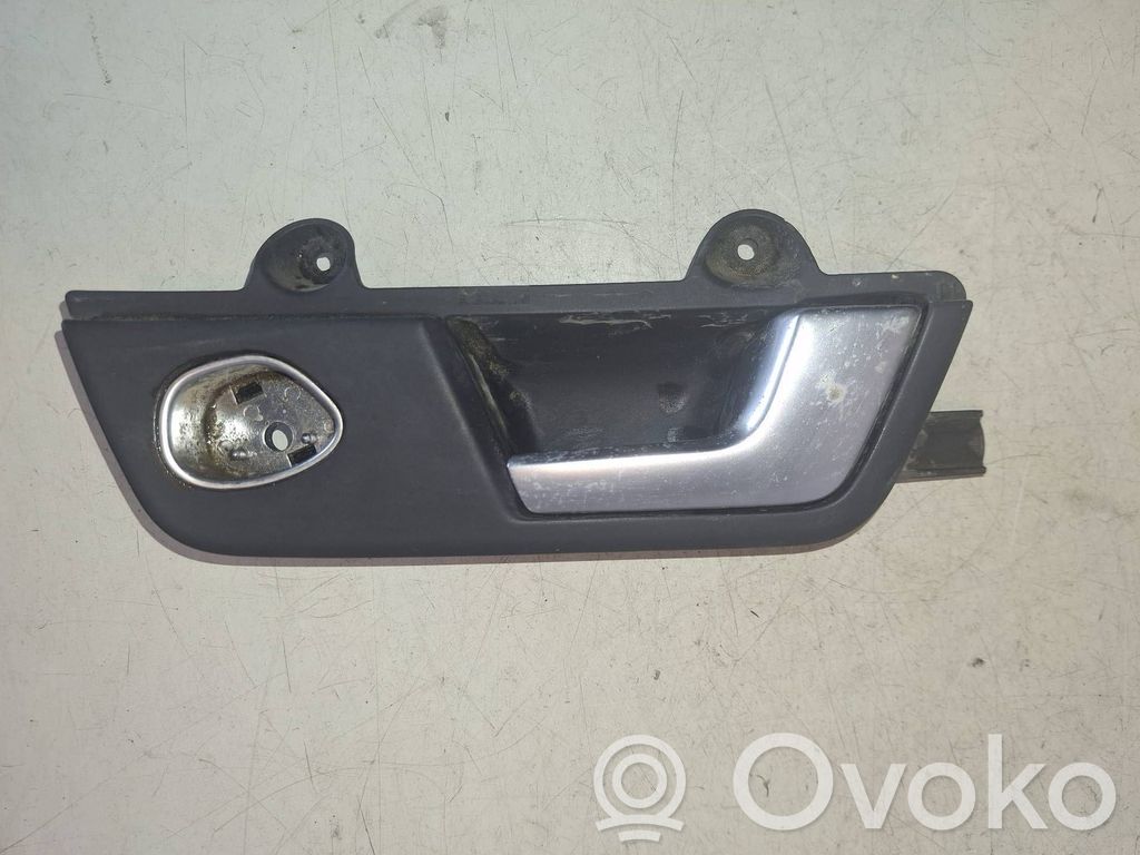 Audi A4 S4 B7 8E 8H Poignée inférieure de porte avant 