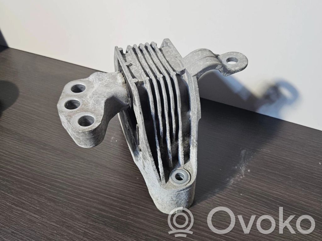 Opel Astra J Engine mount bracket 