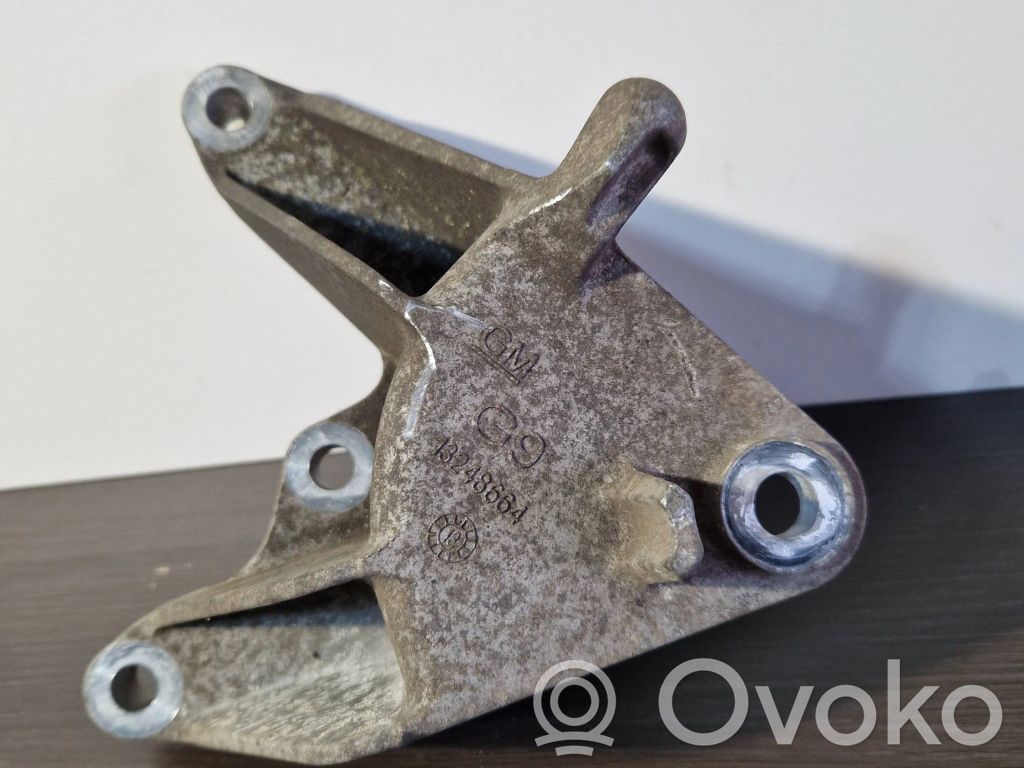 Opel Astra J Engine mounting bracket 