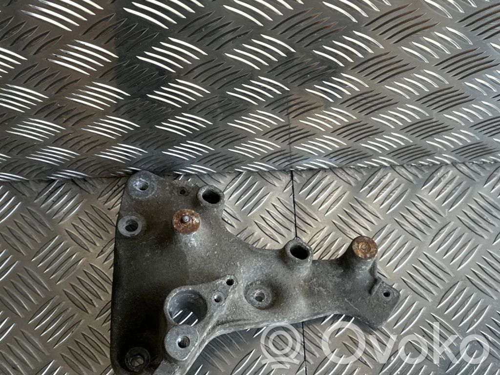 Renault Trafic III (X82) Engine mounting bracket 