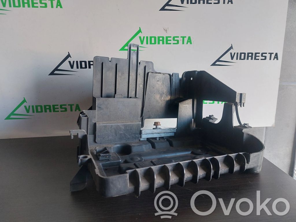 Opel Corsa D Akumulatora kaste 