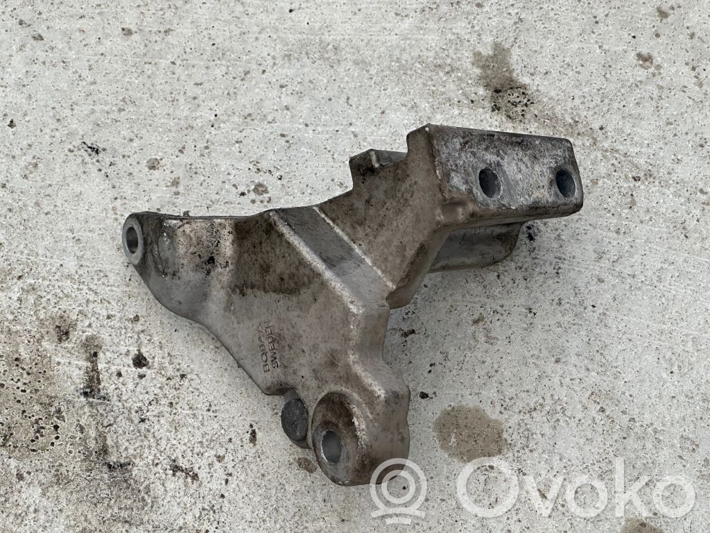 Volvo V60 Engine mounting bracket 
