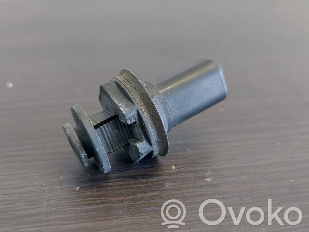 Volvo XC70 Tailgate/trunk/boot lid buffer 