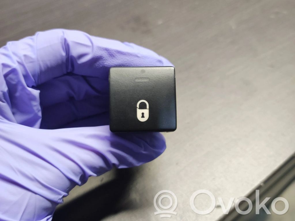 Peugeot Partner Central locking switch button 