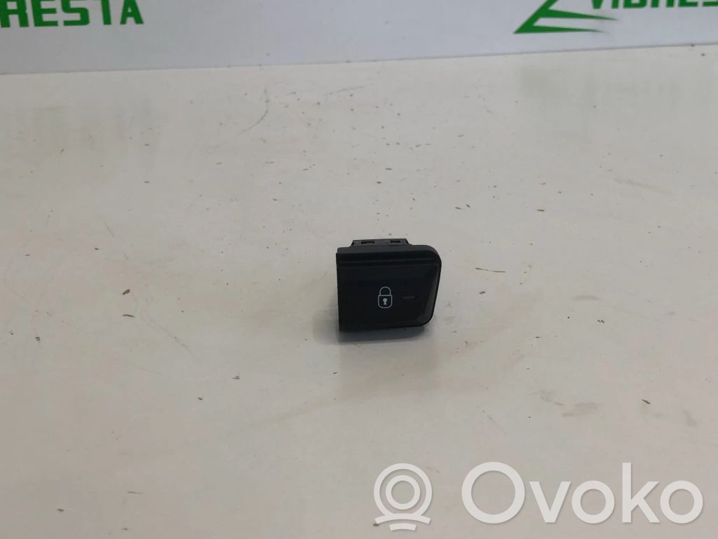 Peugeot 2008 I Central locking switch button 