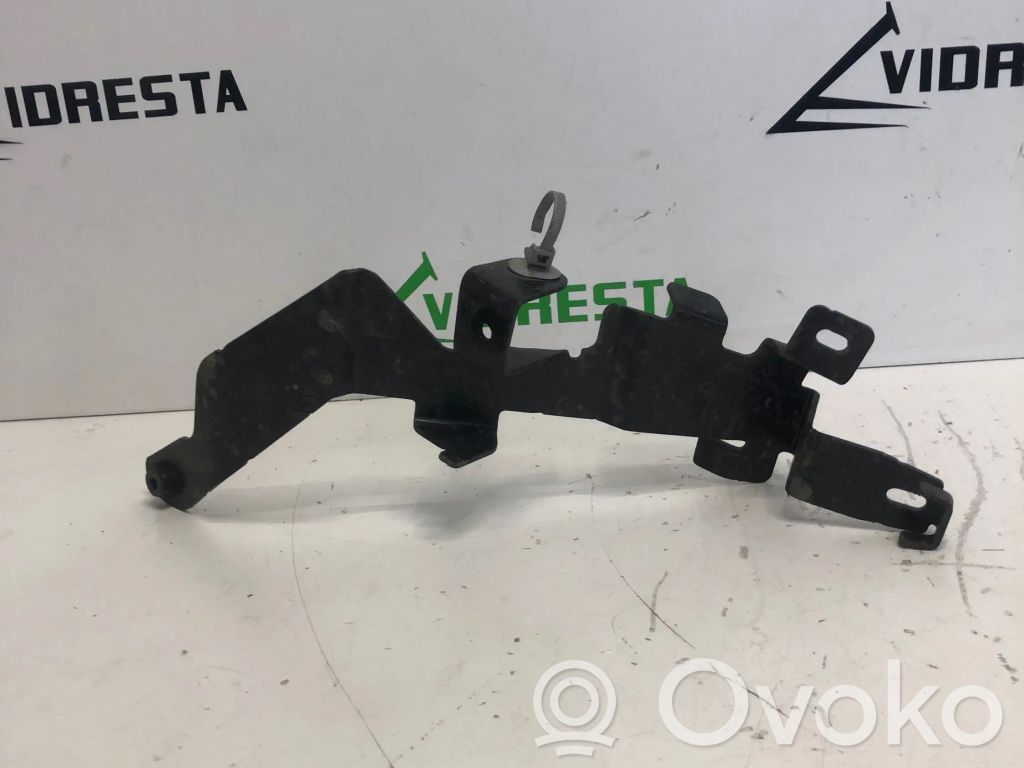 Engine mounting bracket   241376936R,03242