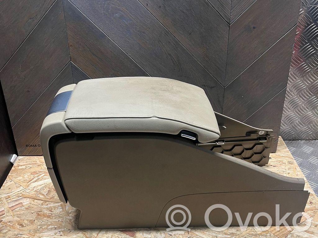 Volvo XC70 Armrest 
