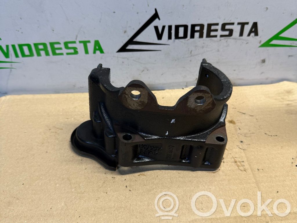 Jaguar XF X250 Engine mounting bracket 