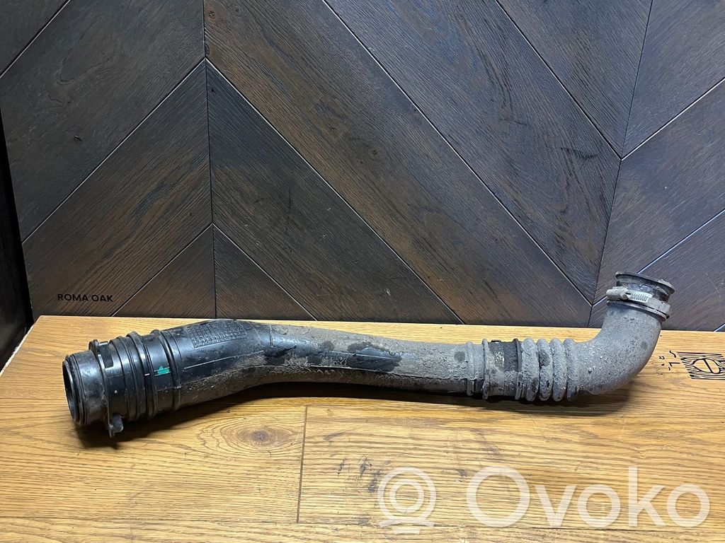 Opel Vivaro Rura wlewu paliwa 