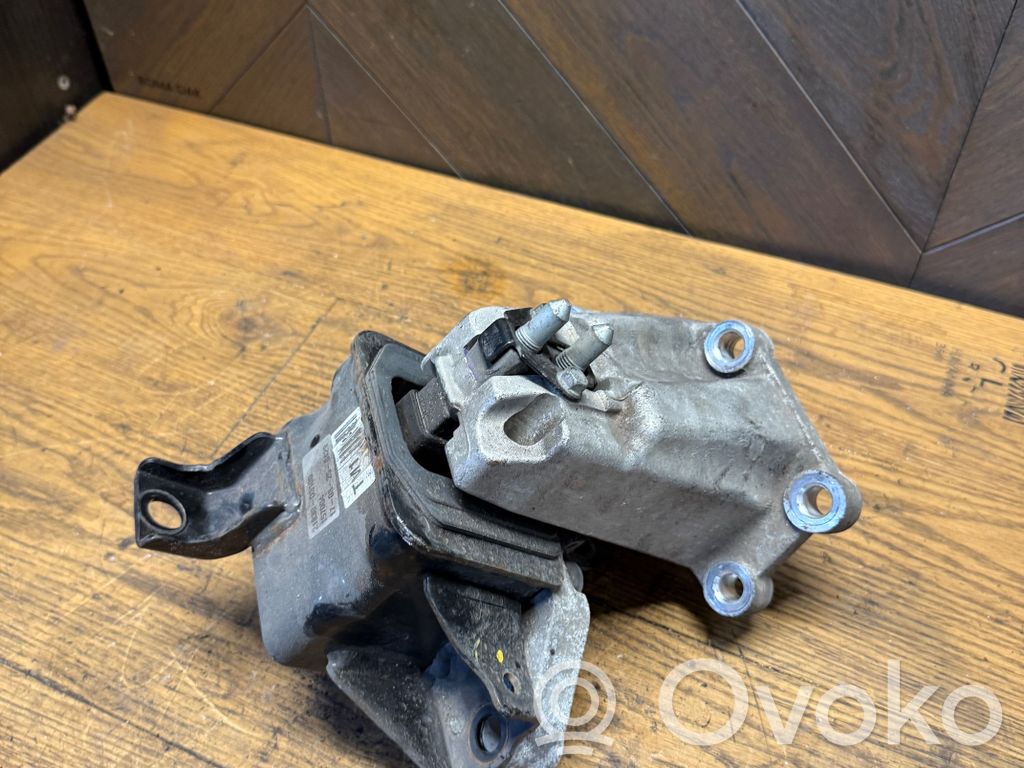 Hyundai Tucson TL Engine mount bracket 