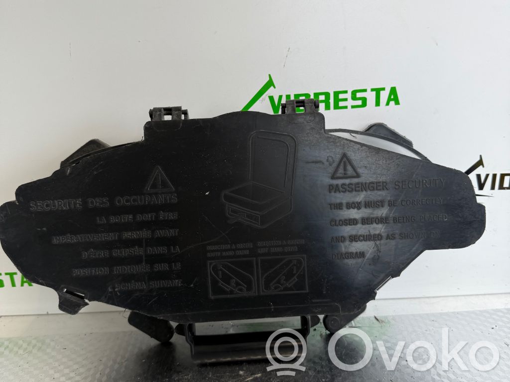 Opel Vivaro Tool box 