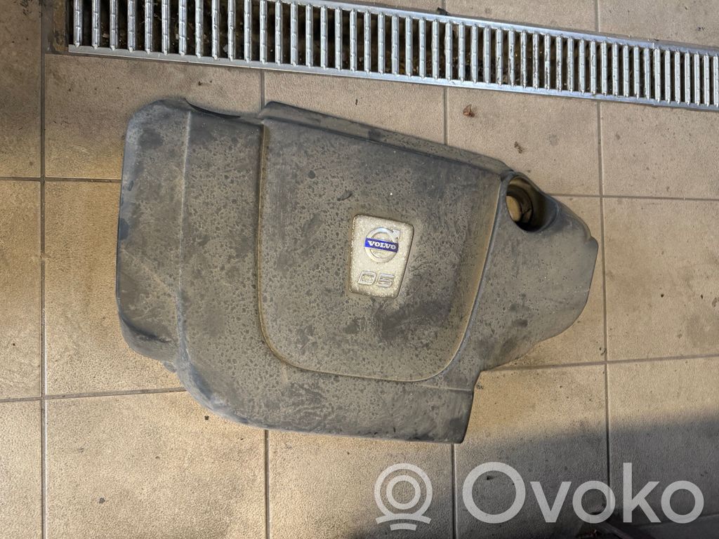 Volvo XC60 Variklio dangtis (apdaila) 