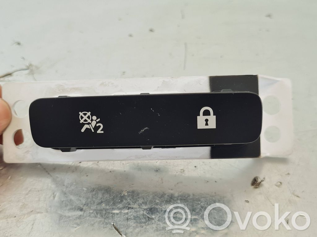 Central locking switch button   1225