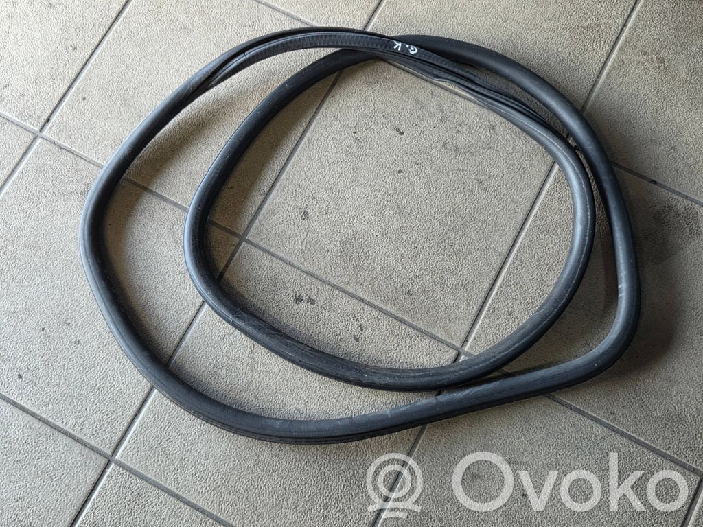 Peugeot 308 Rear door rubber seal (on body) 