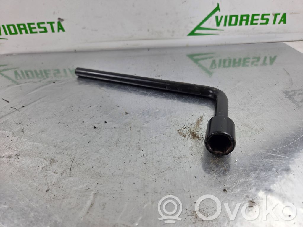 Llave de tuercas de rueda   931851648
