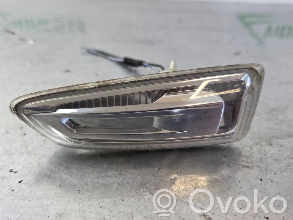 Opel Astra K Kierunkowskaz błotnika przedniego 