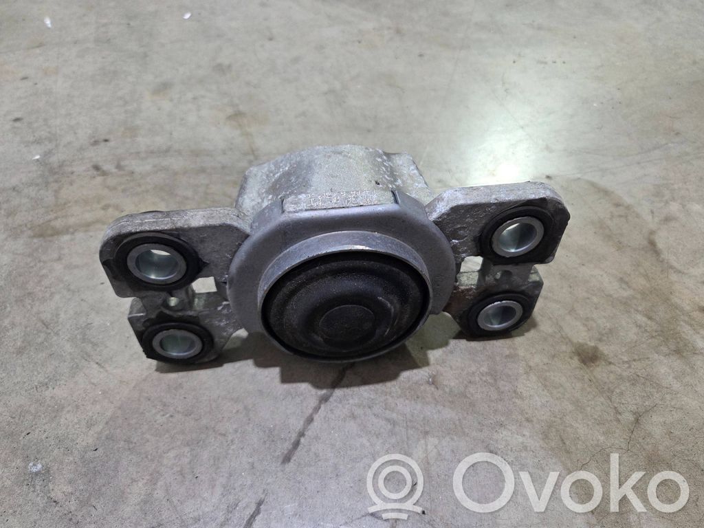 Volvo XC60 Engine mount bracket 