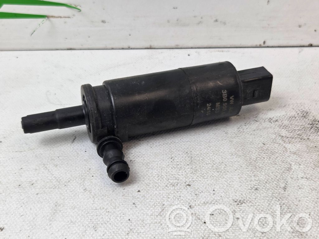 Audi Q7 4L Headlight washer pump 