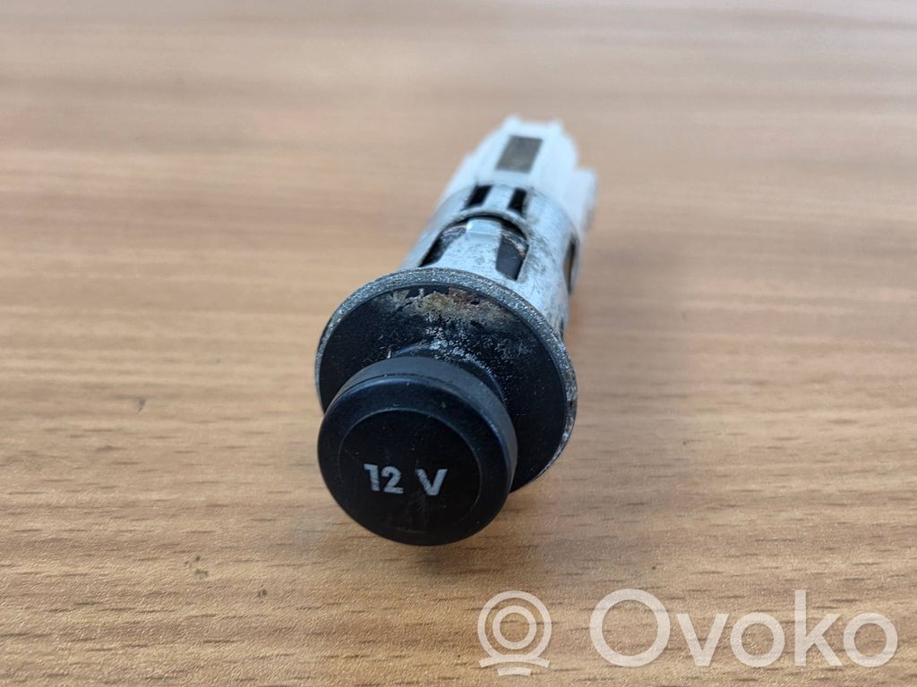 Audi Q7 4L Gniazdo 12V tylne 