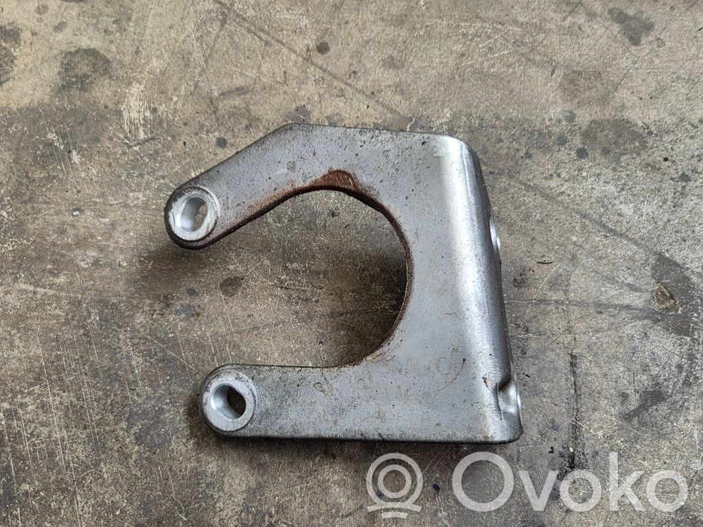 Volvo XC60 Front differential bracket 