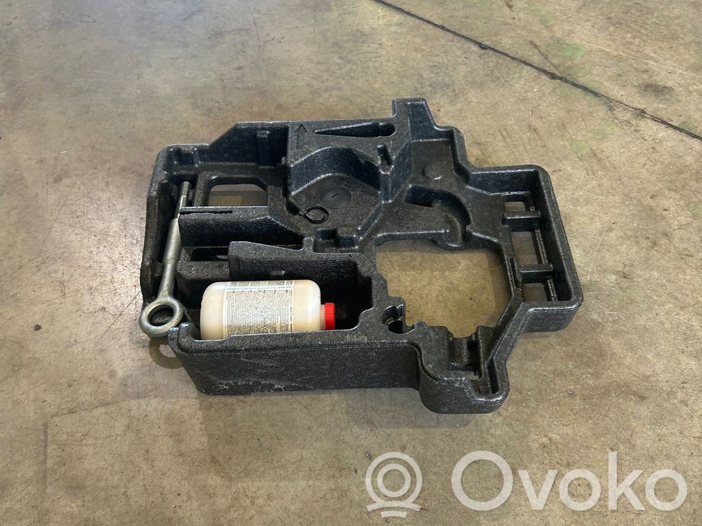 Volvo XC60 Tool box 