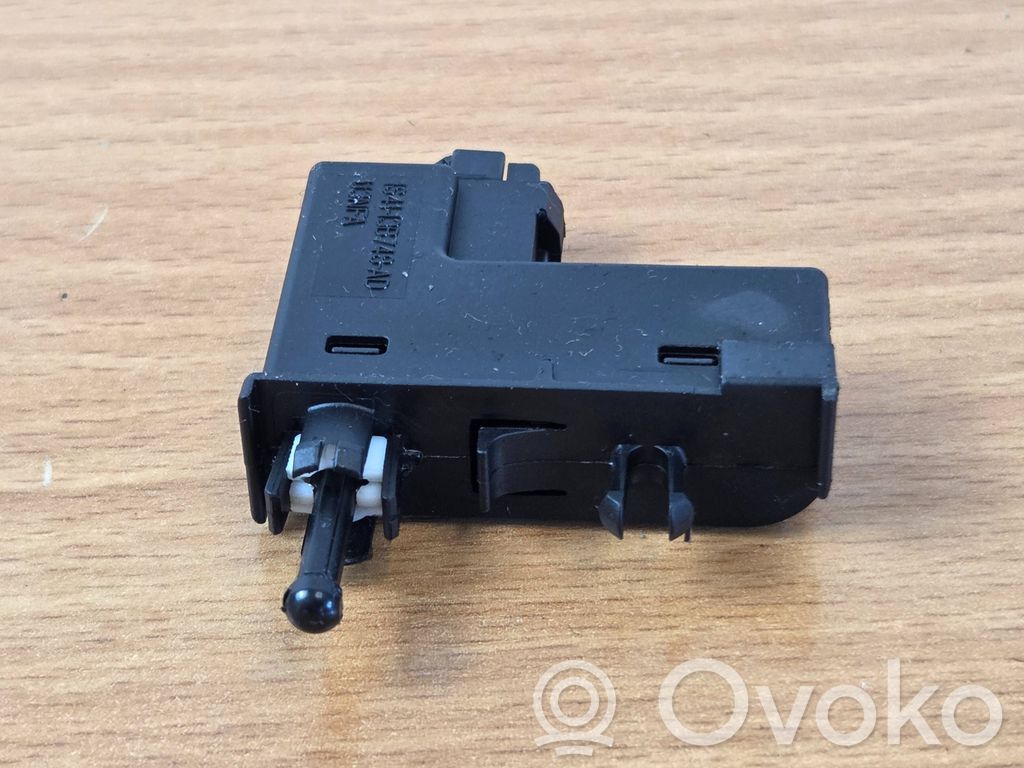 Luz de guantera   1S4113B748AD