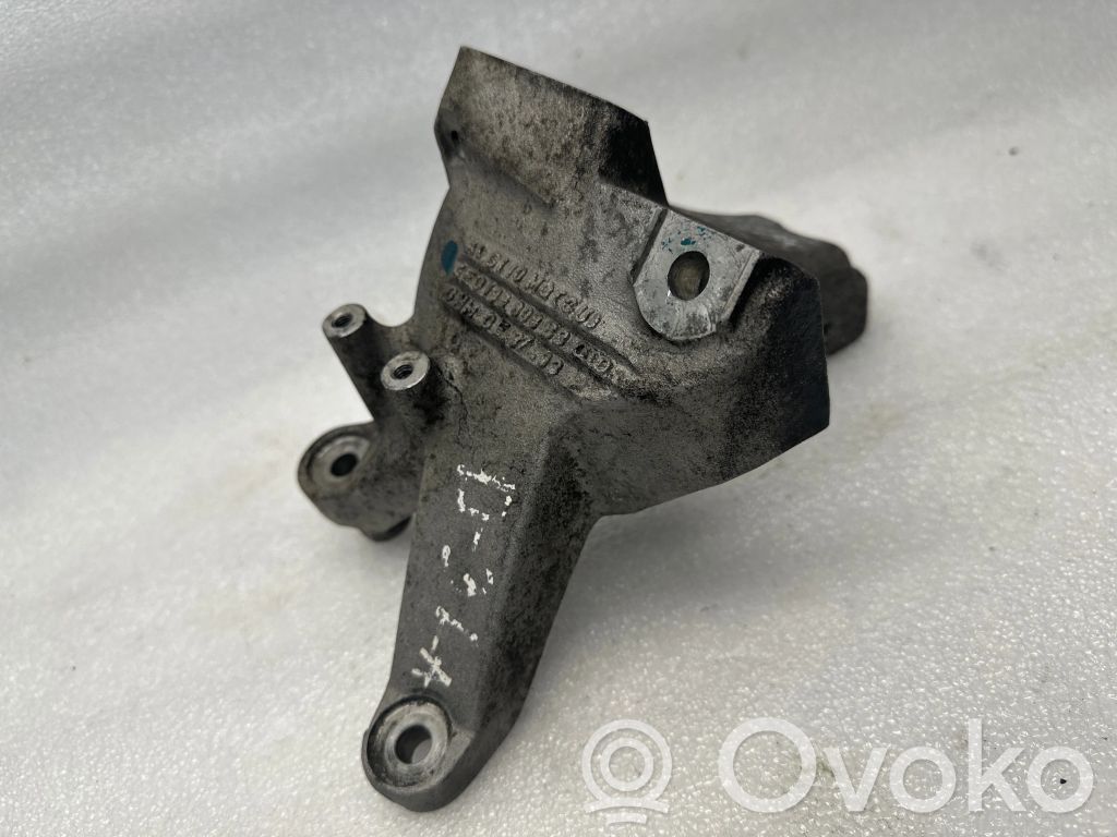 Audi A8 S8 D3 4E Engine mounting bracket 