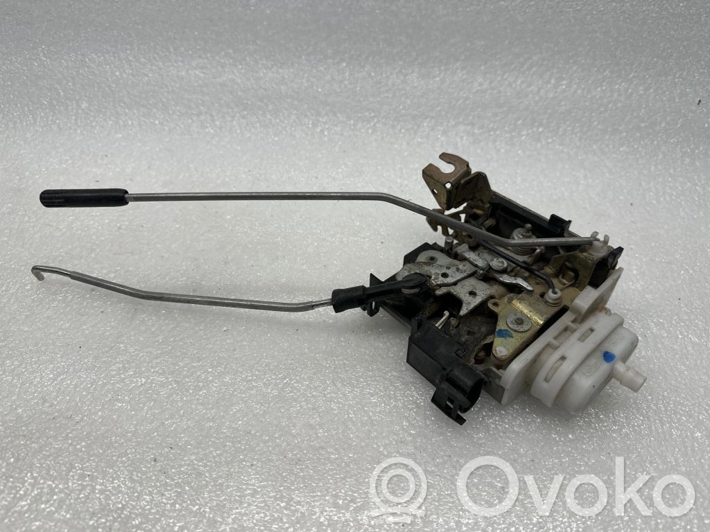 Audi A4 S4 B5 8D Etuoven lukko 