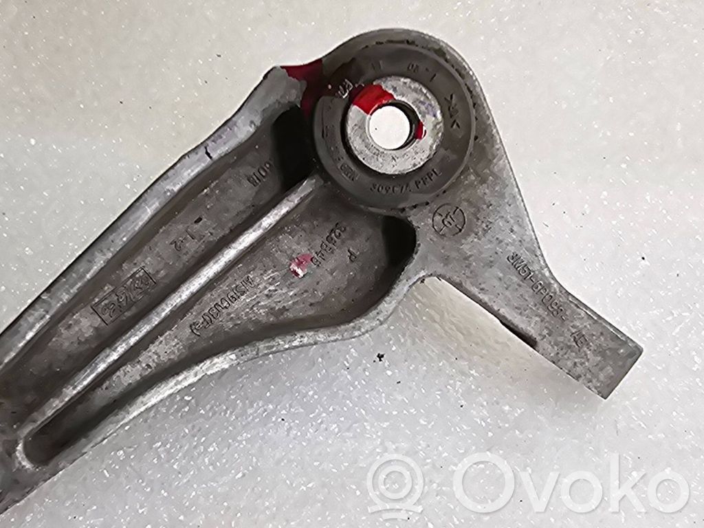 Volvo V50 Engine mounting bracket 