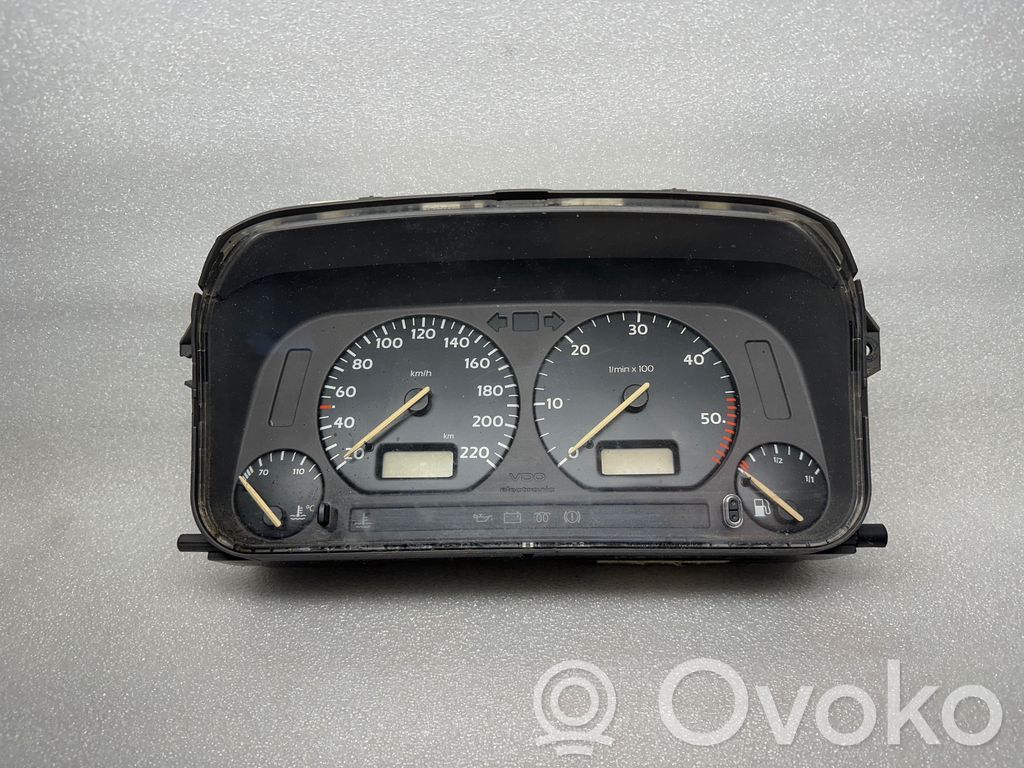 Volkswagen Golf III Speedometer (instrument cluster) 