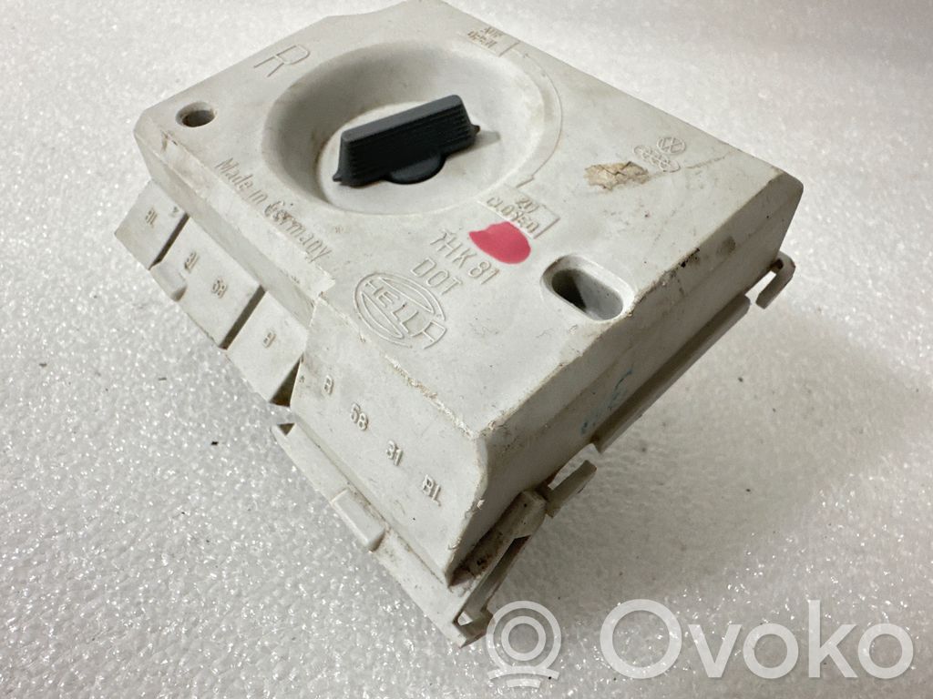 Audi 80 90 S2 B4 Tail light bulb cover holder 