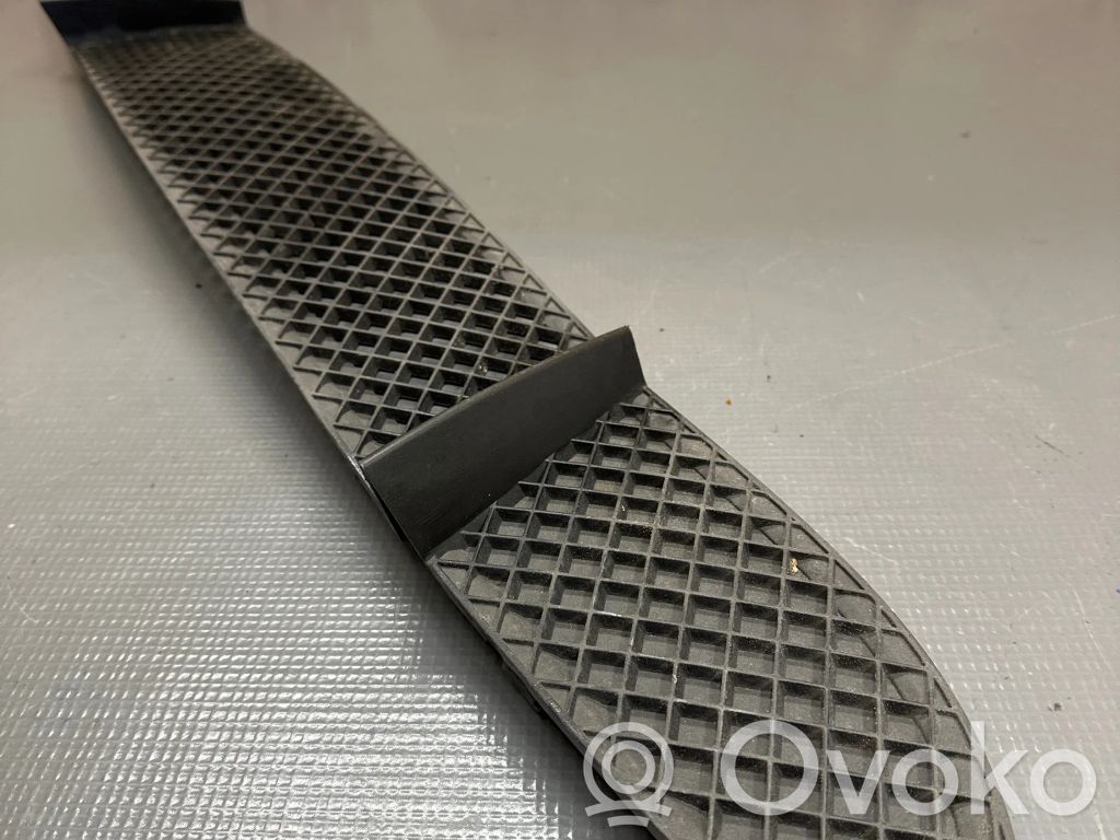BMW 1 E81 E87 Front bumper lower grill 