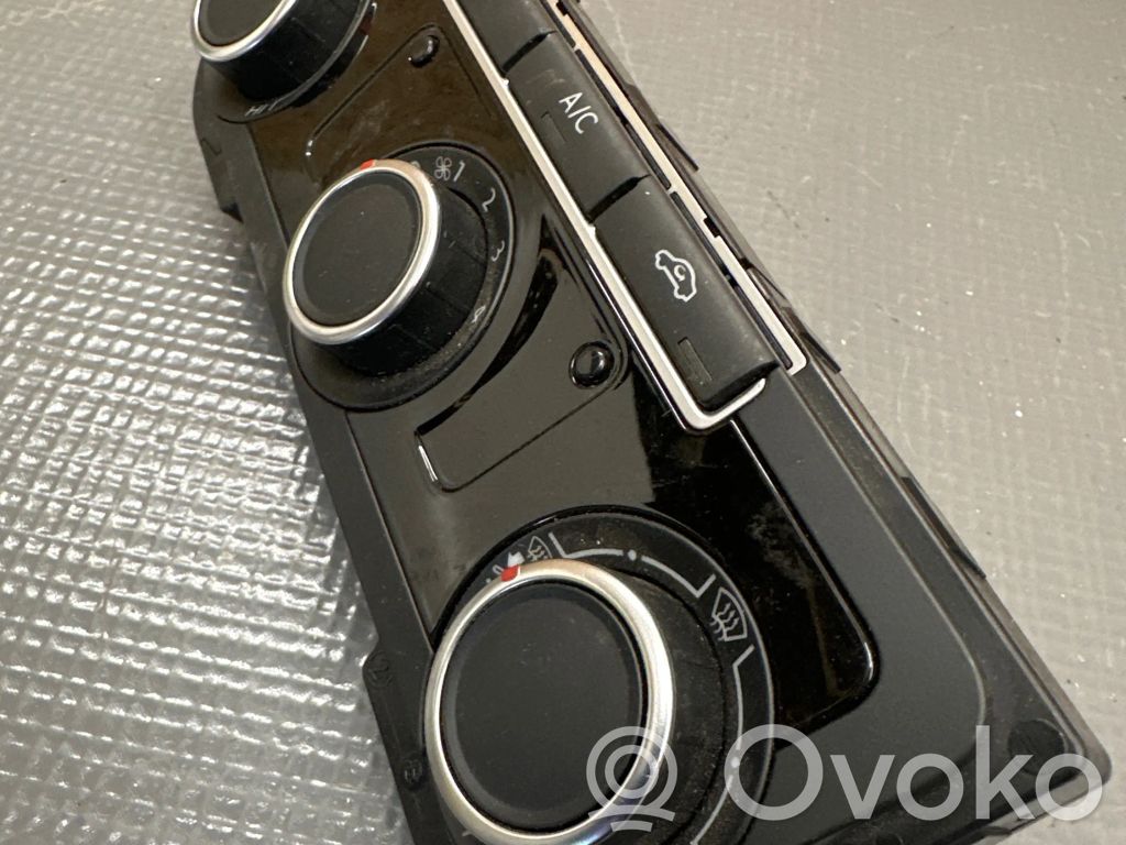 Volkswagen PASSAT B7 Climate control unit 
