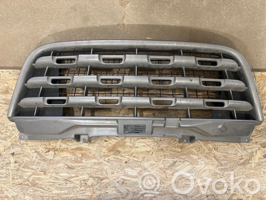 Renault Master III Front bumper upper radiator grill 