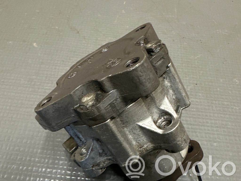 Ohjaustehostimen pumppu   4F0145155A
