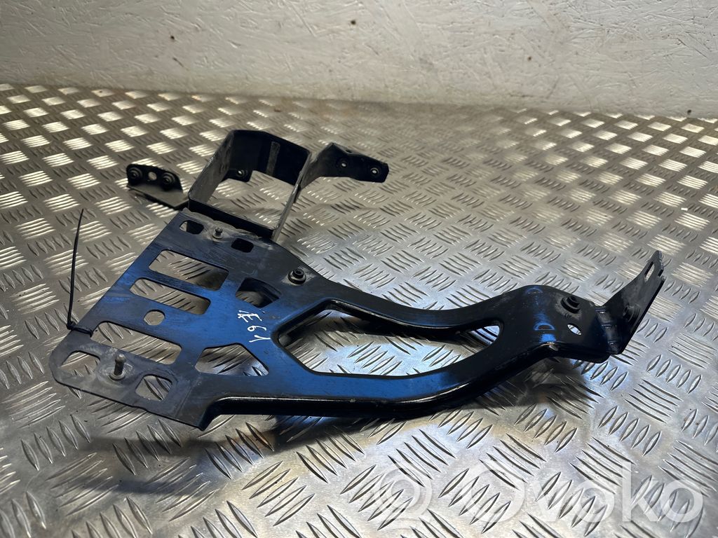 BMW 5 E60 E61 Headlight/headlamp mounting bracket 