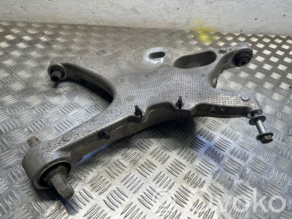 Volvo XC90 Brazo de suspensión/horquilla superior trasero 