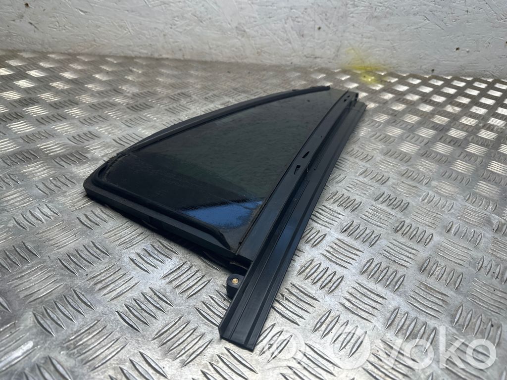 Volvo XC90 Ventanilla de ventilación de la puerta trasera 