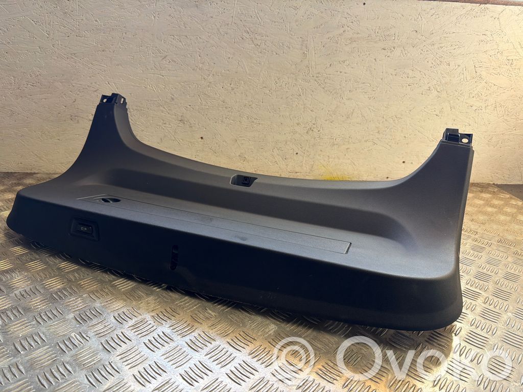 BMW i4 Tailgate trim 