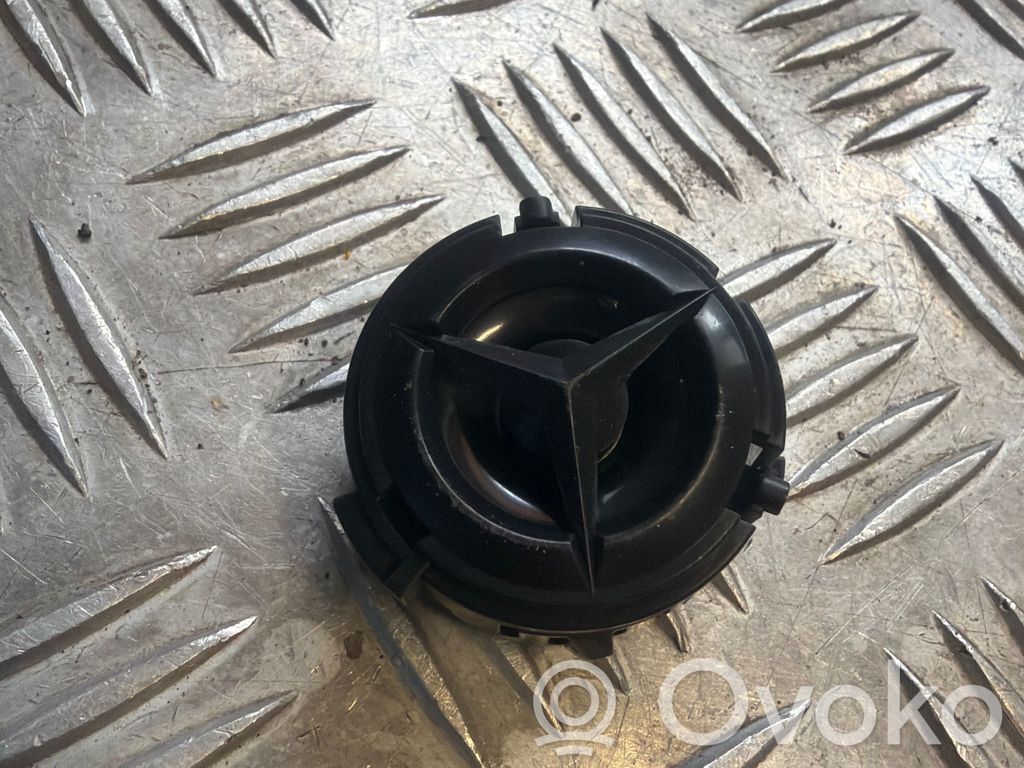 Mercedes-Benz E W213 Garsiakalbis (-iai) priekinėse duryse 